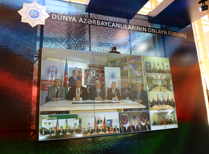 Prezident İlham Əliyev “BakuTel-2013” XIX Azərbaycan Beynəlxalq telekommunikasiya və informasiya texnologiyaları sərgisi ilə tanış olub (FOTO)
