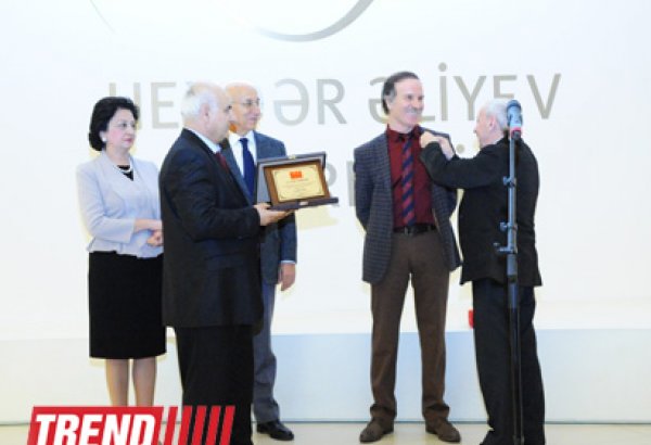 Heydər Əliyev Mərkəzində rəssam Sakit Məmmədovun "Rənglər aləmində" adlı fərdi sərgisi açılıb (FOTO)