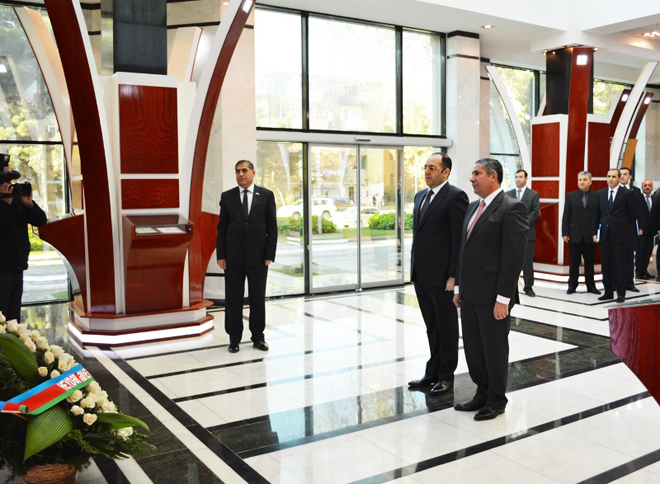 Dövlət Sosial Müdafiə Fondunda ümummilli lider Heydər Əliyevin anım günü ilə bağlı tədbir keçirilib (FOTO)