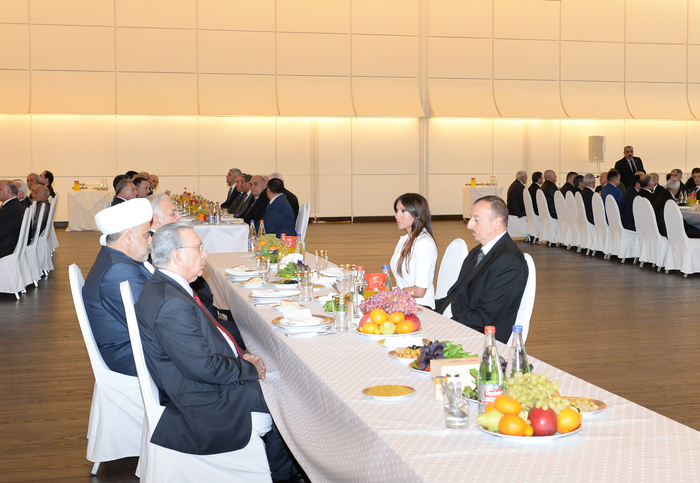 Prezident İlham Əliyevin adından ümummilli lider Heydər Əliyevin vəfatı günü ilə əlaqədar ehsan verilib  (FOTO)
