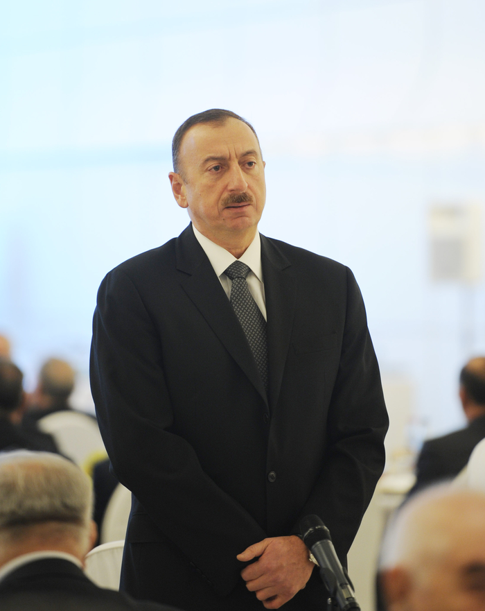 Prezident İlham Əliyevin adından ümummilli lider Heydər Əliyevin vəfatı günü ilə əlaqədar ehsan verilib  (FOTO)