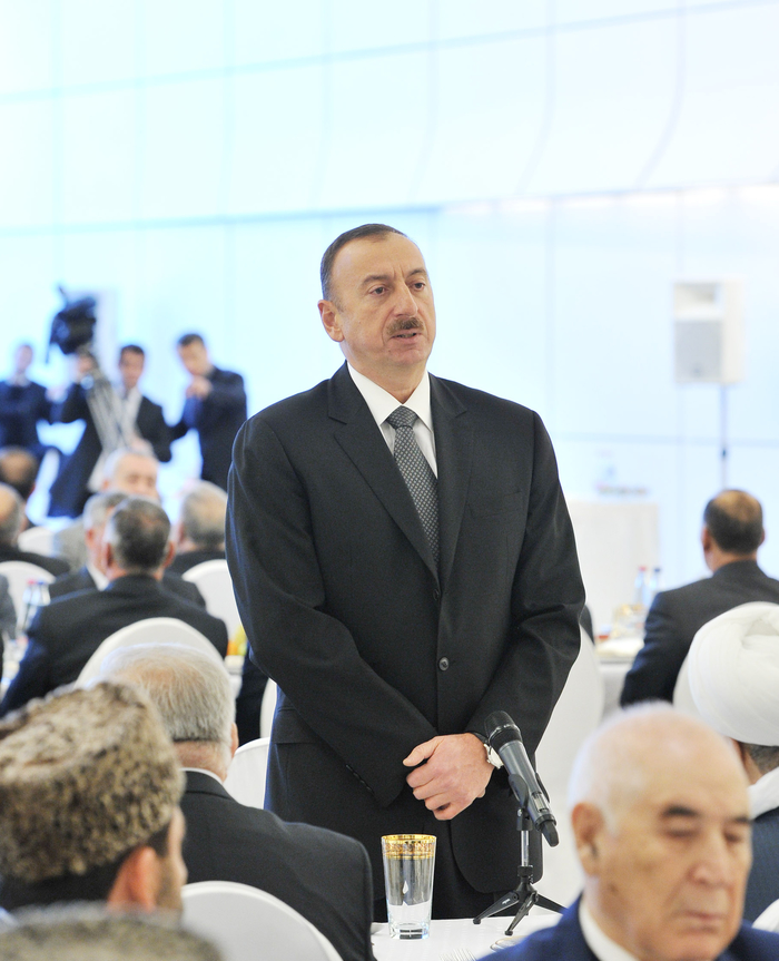 Prezident İlham Əliyevin adından ümummilli lider Heydər Əliyevin vəfatı günü ilə əlaqədar ehsan verilib  (FOTO)
