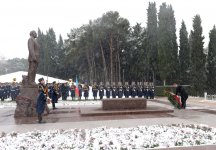 Prezident İlham Əliyev və xanımı ümummilli lider Heydər Əliyevin məzarını ziyarət ediblər (ƏLAVƏ OLUNUB) (FOTO)