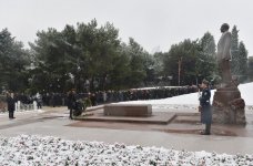Prezident İlham Əliyev və xanımı ümummilli lider Heydər Əliyevin məzarını ziyarət ediblər (ƏLAVƏ OLUNUB) (FOTO)
