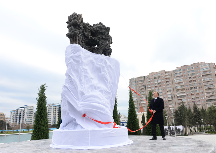 Prezident İlham Əliyev Bakıda Dədə Qorqud parkının açılışında iştirak edib (FOTO)