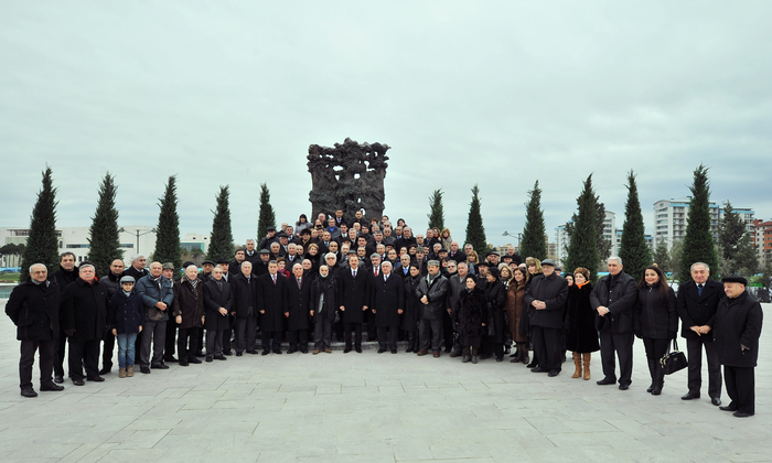 Prezident İlham Əliyev Bakıda Dədə Qorqud parkının açılışında iştirak edib (FOTO)