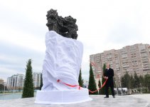 Prezident İlham Əliyev Bakıda Dədə Qorqud parkının açılışında iştirak edib (FOTO)