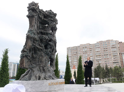 Prezident İlham Əliyev Bakıda Dədə Qorqud parkının açılışında iştirak edib (FOTO)