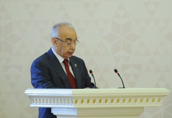 Hacıbala Abutalıbov: Bakıda 28 yeni məktəbin və 183 yeni bağçanın tikilməsinə ehtiyac var