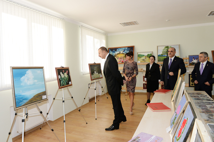 Prezident İlham Əliyev və xanımı Yeni Ramana qəsəbəsində Sağlamlıq İmkanları Məhdud Gənclərin Peşə Reabilitasiya Mərkəzinin açılışında iştirak ediblər (FOTO)