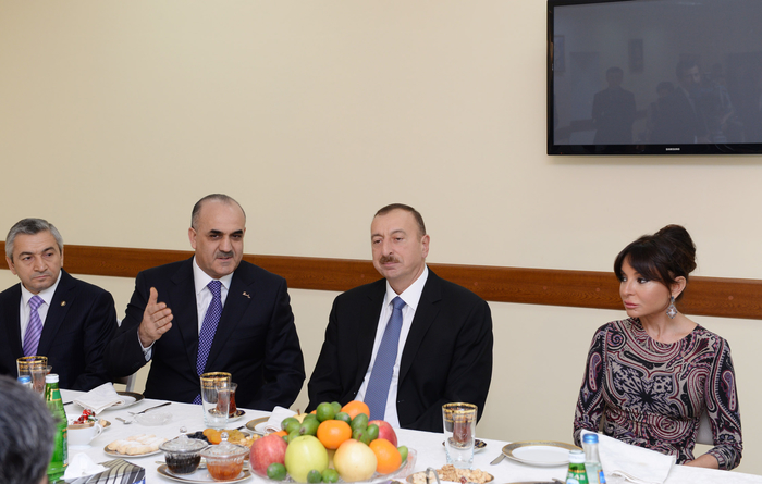 Prezident İlham Əliyev və xanımı Yeni Ramana qəsəbəsində Sağlamlıq İmkanları Məhdud Gənclərin Peşə Reabilitasiya Mərkəzinin açılışında iştirak ediblər (FOTO)