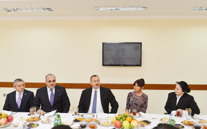 Prezident İlham Əliyev və xanımı Yeni Ramana qəsəbəsində Sağlamlıq İmkanları Məhdud Gənclərin Peşə Reabilitasiya Mərkəzinin açılışında iştirak ediblər (FOTO)