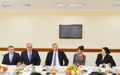 Prezident İlham Əliyev və xanımı Yeni Ramana qəsəbəsində Sağlamlıq İmkanları Məhdud Gənclərin Peşə Reabilitasiya Mərkəzinin açılışında iştirak ediblər (FOTO)
