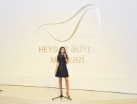 Mehriban Əliyeva Heydər Əliyev Mərkəzində "Fly to Baku. Müasir Azərbaycan İncəsənəti" sərgisinin açılışında iştirak edib (FOTO)