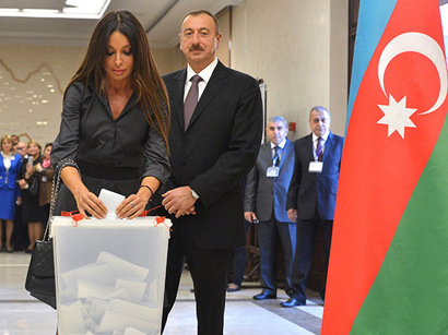 "Smart News" nəşri: "Azərbaycanın birinci xanımının geyim tərzi həm gözəlliyi, həm də ciddiliyi ilə fərqlənir"