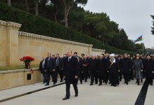 Azərbaycan Prezidenti İlham Əliyev Şəhidlər xiyabanını ziyarət edib (FOTO)
