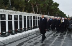 Azərbaycan Prezidenti İlham Əliyev Şəhidlər xiyabanını ziyarət edib (FOTO)