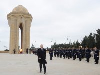 Azərbaycan Prezidenti İlham Əliyev Şəhidlər xiyabanını ziyarət edib (FOTO)