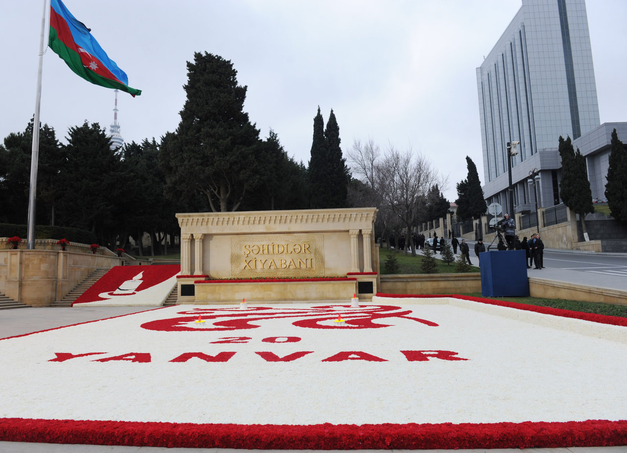 Azərbaycan Prezidenti İlham Əliyev Şəhidlər xiyabanını ziyarət edib (FOTO)