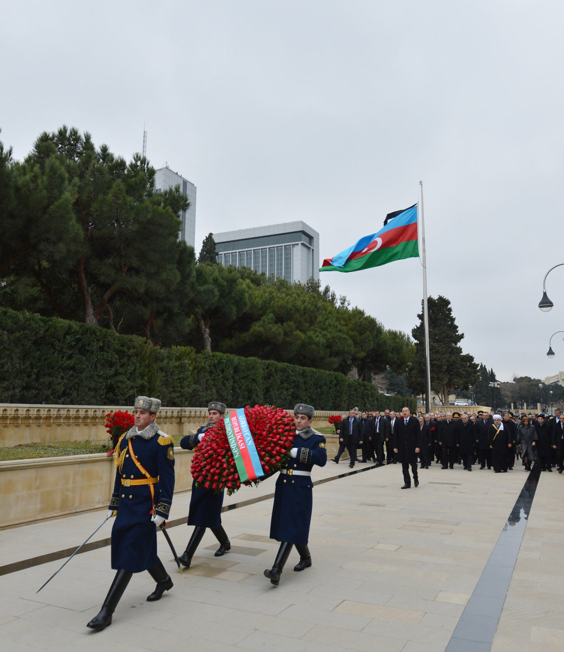 Azərbaycan Prezidenti İlham Əliyev Şəhidlər xiyabanını ziyarət edib (FOTO)