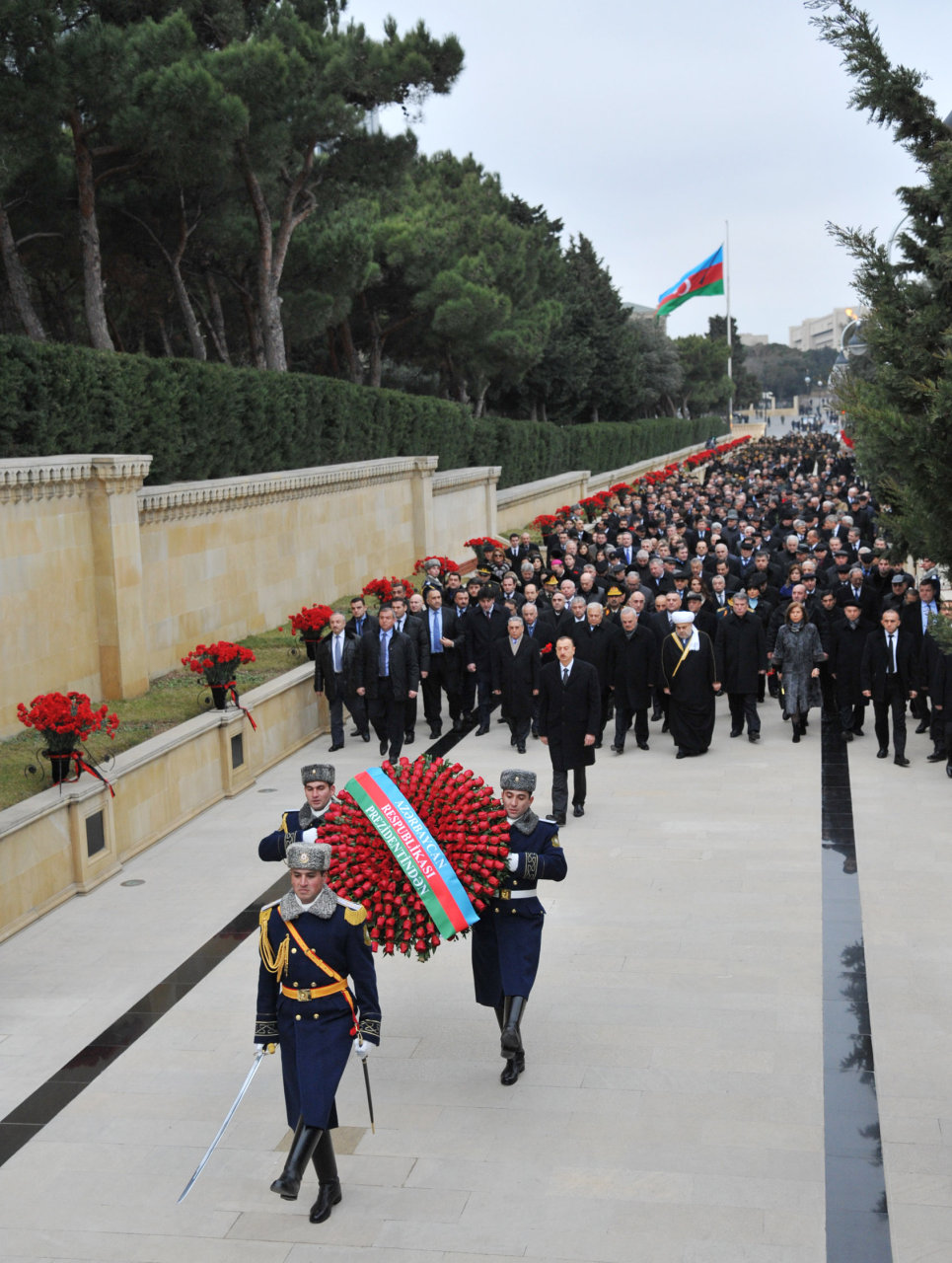 Azərbaycan Prezidenti İlham Əliyev Şəhidlər xiyabanını ziyarət edib (FOTO)