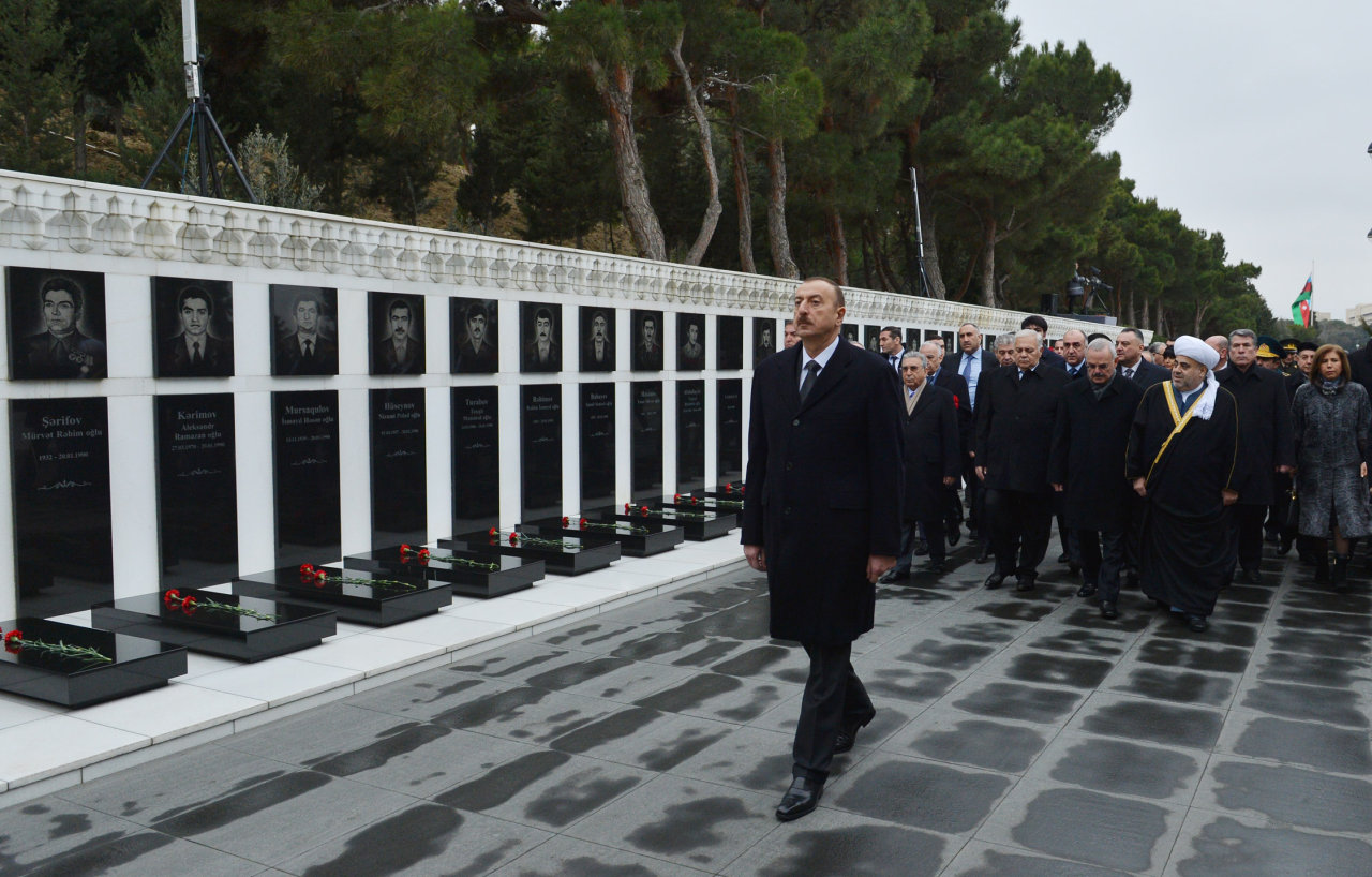 Azərbaycan Prezidenti İlham Əliyev Şəhidlər xiyabanını ziyarət edib (FOTO)