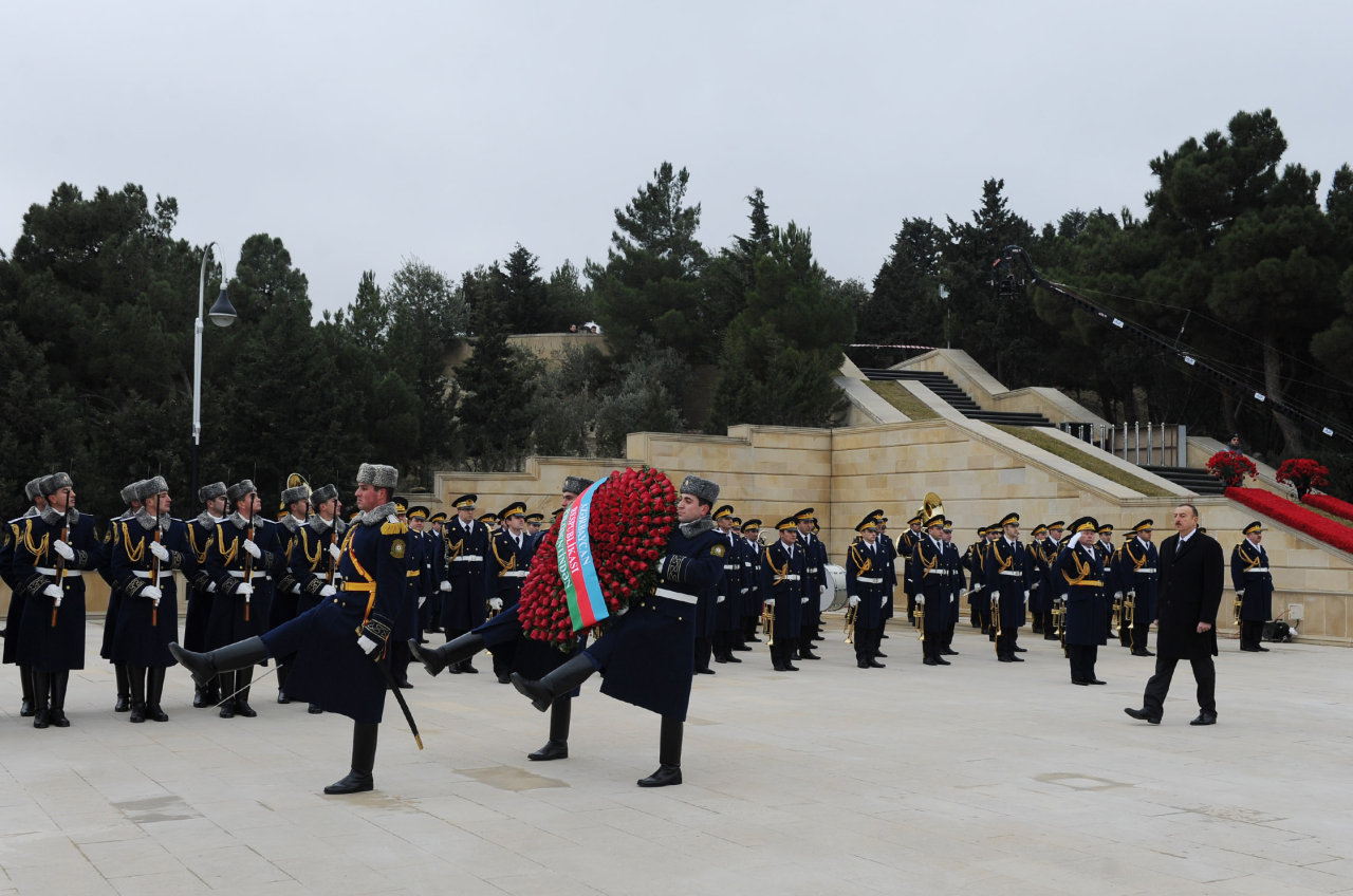 Azərbaycan Prezidenti İlham Əliyev Şəhidlər xiyabanını ziyarət edib (FOTO)