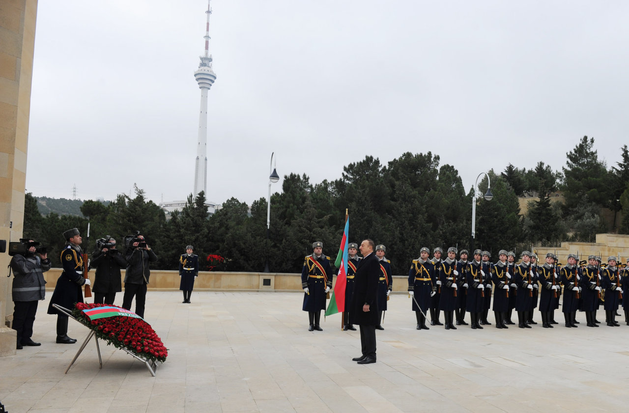Azərbaycan Prezidenti İlham Əliyev Şəhidlər xiyabanını ziyarət edib (FOTO)