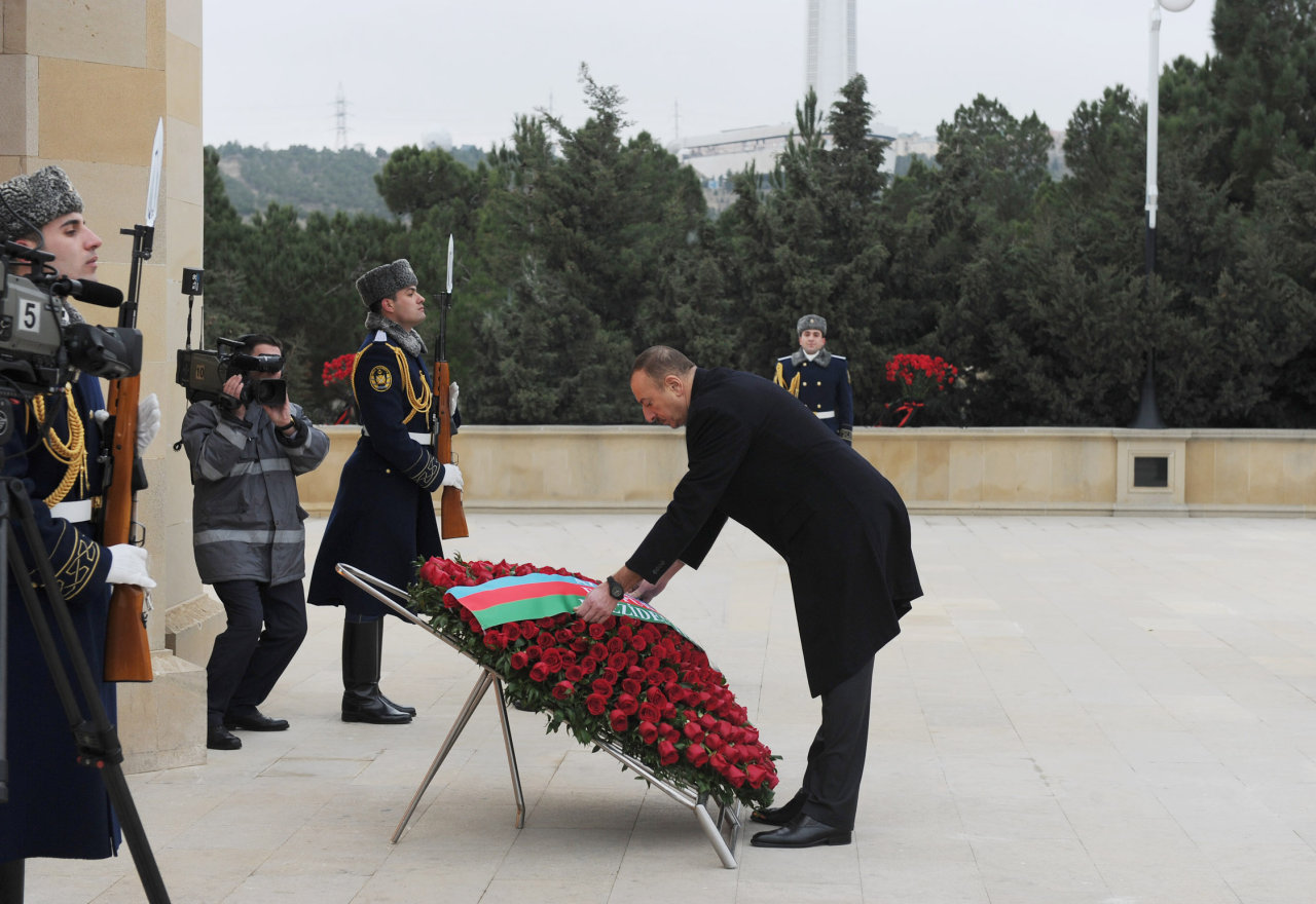 Azərbaycan Prezidenti İlham Əliyev Şəhidlər xiyabanını ziyarət edib (FOTO)