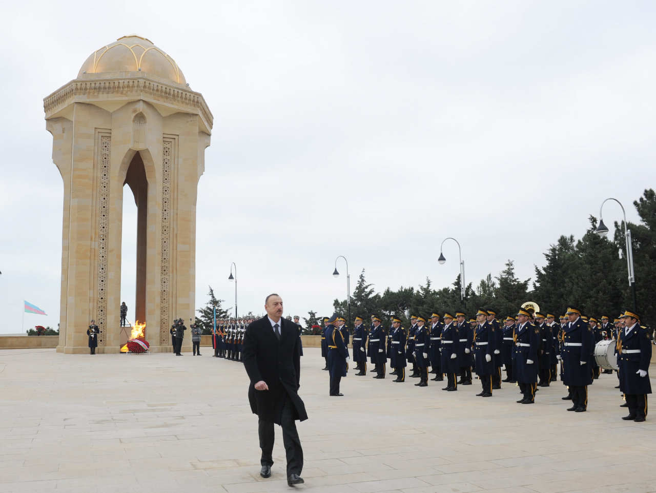 Azərbaycan Prezidenti İlham Əliyev Şəhidlər xiyabanını ziyarət edib (FOTO)