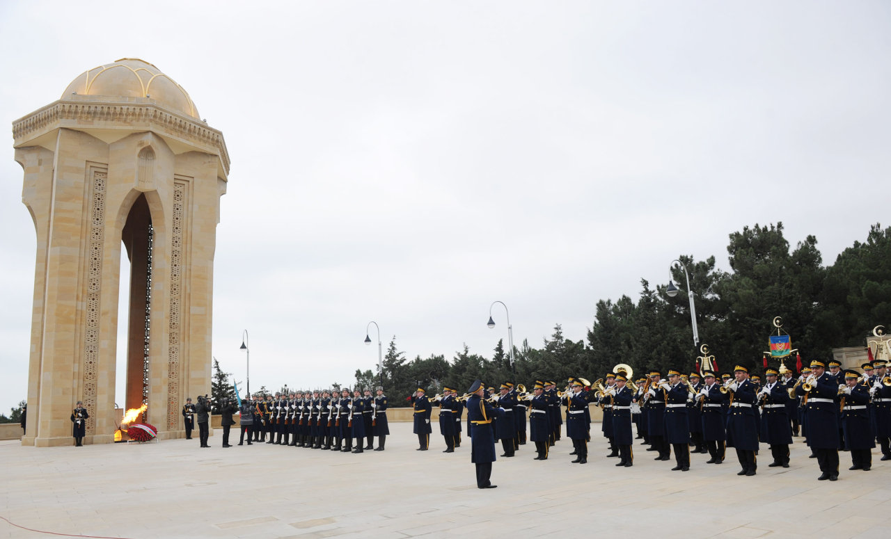 Azərbaycan Prezidenti İlham Əliyev Şəhidlər xiyabanını ziyarət edib (FOTO)