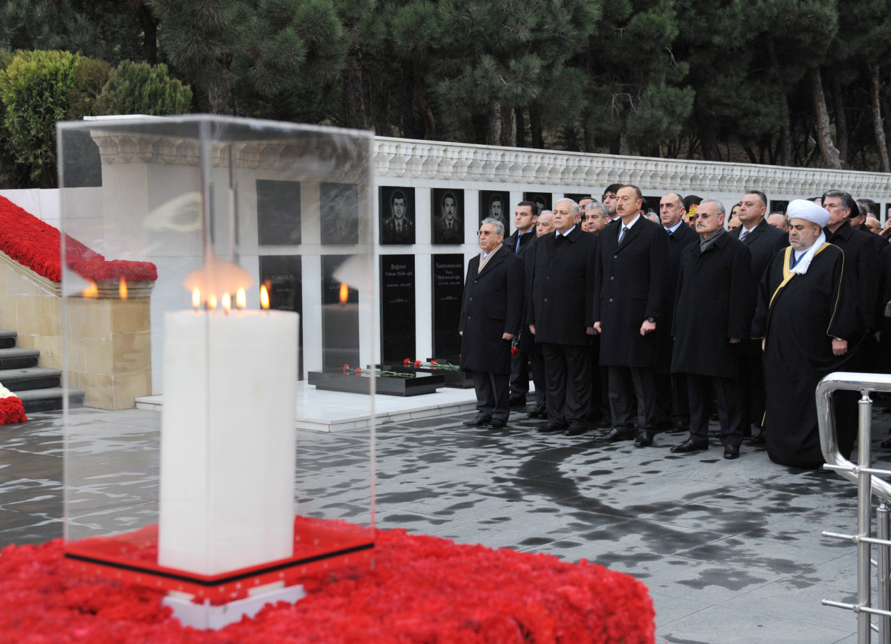Azərbaycan Prezidenti İlham Əliyev Şəhidlər xiyabanını ziyarət edib (FOTO)