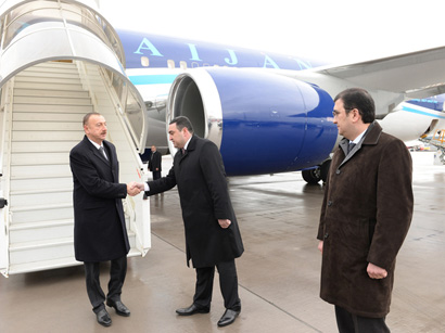 Prezident İlham Əliyev İsveçrəyə işgüzar səfərə gəlib