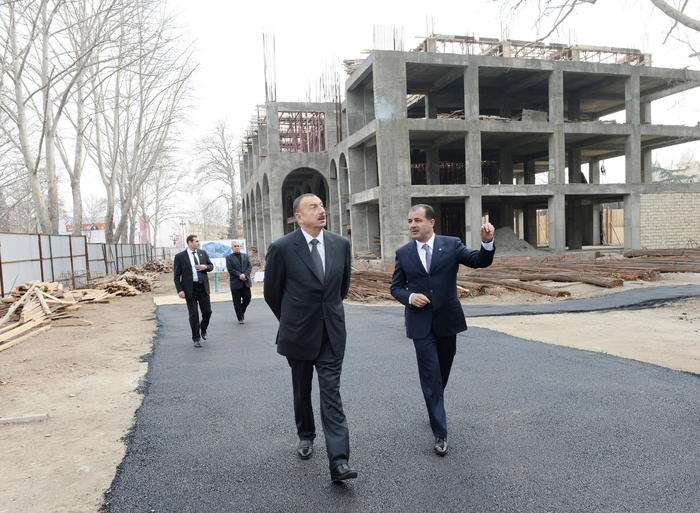 İlham Əliyev Gəncə Dövlət Filarmoniyasının yeni binasında aparılan inşaat işləri ilə tanış olub (FOTO)