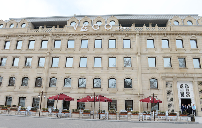 İlham Əliyev Gəncədə “VEGO” otelində yaradılmış şəraitlə tanış olub (FOTO)