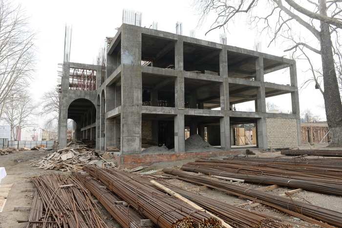 İlham Əliyev Gəncə Dövlət Filarmoniyasının yeni binasında aparılan inşaat işləri ilə tanış olub (FOTO)