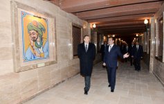 Prezident İlham Əliyev Gəncə Qala Qapıları – Arxeologiya və Etnoqrafiya Muzeyi Abidə Kompleksi ilə tanış olub (FOTO)