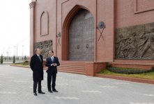 Prezident İlham Əliyev Gəncə Qala Qapıları – Arxeologiya və Etnoqrafiya Muzeyi Abidə Kompleksi ilə tanış olub (FOTO)