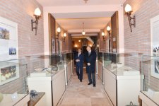 Prezident İlham Əliyev Gəncə Qala Qapıları – Arxeologiya və Etnoqrafiya Muzeyi Abidə Kompleksi ilə tanış olub (FOTO)
