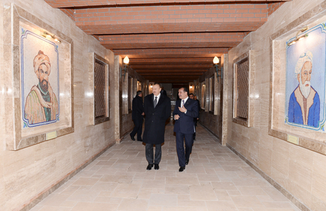 Prezident İlham Əliyev Gəncə Qala Qapıları – Arxeologiya və Etnoqrafiya Muzeyi Abidə Kompleksi ilə tanış olub (FOTO)