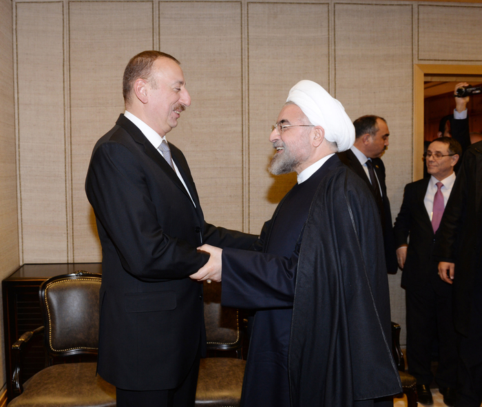 İlham Əliyev Həsən Ruhani ilə görüşüb (FOTO)