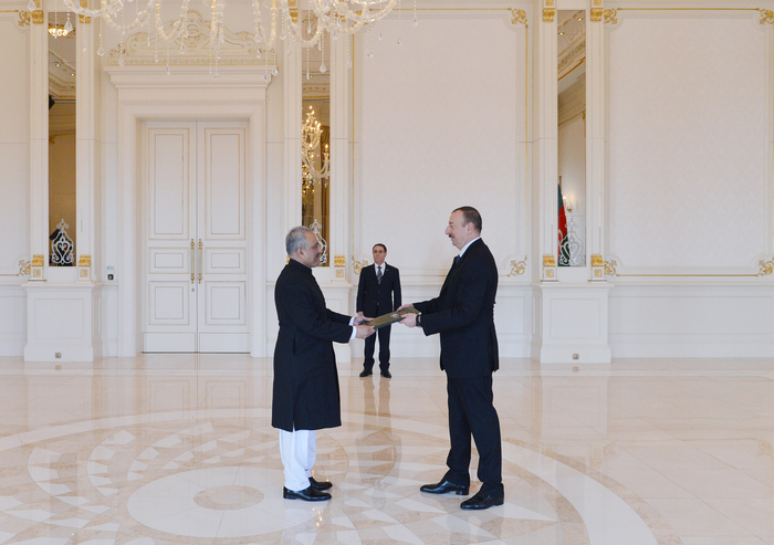 İlham Əliyev Pakistanın Azərbaycanda yeni təyin olunmuş səfirinin etimadnaməsini qəbul edib (FOTO)