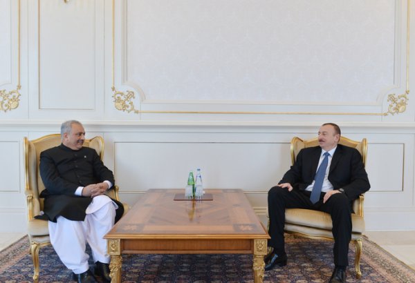 İlham Əliyev Pakistanın Azərbaycanda yeni təyin olunmuş səfirinin etimadnaməsini qəbul edib (FOTO)