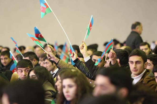 Gəncə Şəhər İcra Hakimiyyətinin başçısı Elmar Vəliyev gənclərlə görüşüb (FOTO)
