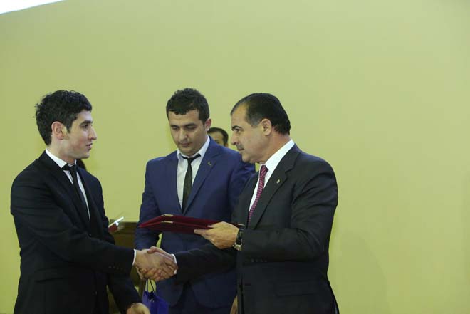 Gəncə Şəhər İcra Hakimiyyətinin başçısı Elmar Vəliyev gənclərlə görüşüb (FOTO)