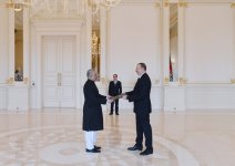 İlham Əliyev Pakistanın Azərbaycanda yeni təyin olunmuş səfirinin etimadnaməsini qəbul edib (FOTO)