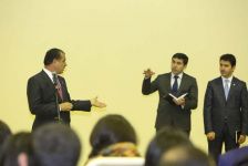 Gəncə Şəhər İcra Hakimiyyətinin başçısı Elmar Vəliyev gənclərlə görüşüb (FOTO)