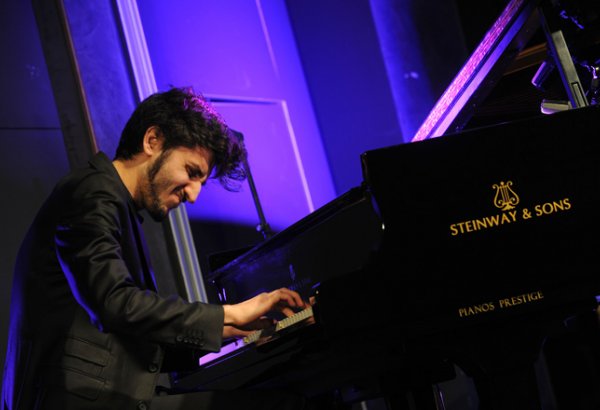 Azərbaycanlı cazmen İsfar Sarabski Kannda keçirilən MIDEM festivalında iştirak edib (FOTO)