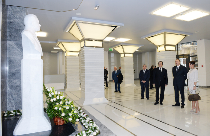Prezident İlham Əliyev: Milli musiqinin inkişafında xidmətləri olan şəxslər Azərbaycanın milli sərvətidir (FOTO)