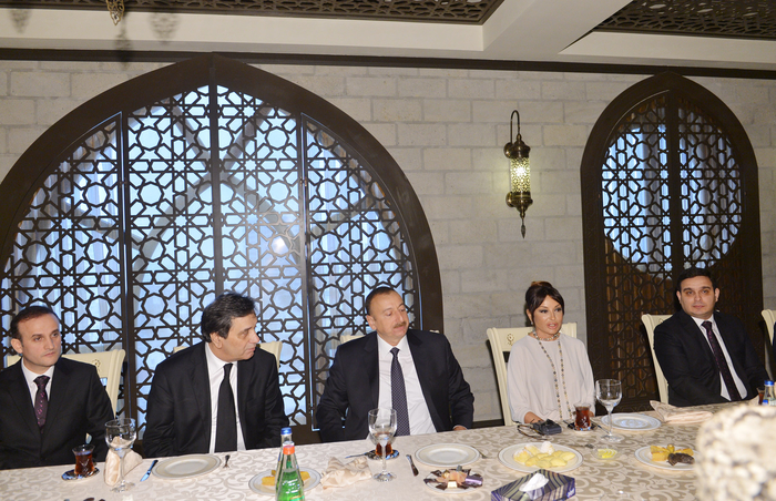 Prezident İlham Əliyev: Milli musiqinin inkişafında xidmətləri olan şəxslər Azərbaycanın milli sərvətidir (FOTO)